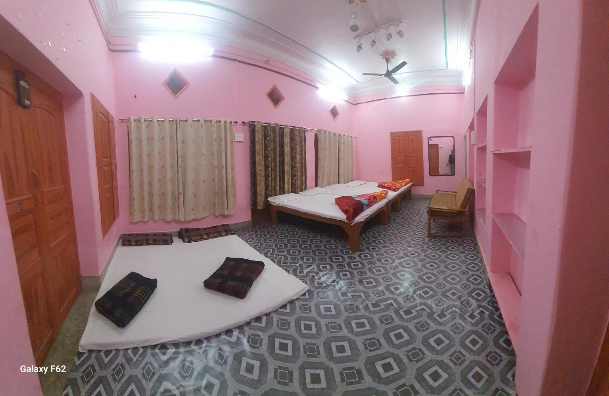 Shri Bholanath Atithi Bhawan Hotel - Varanasi — Photos 1